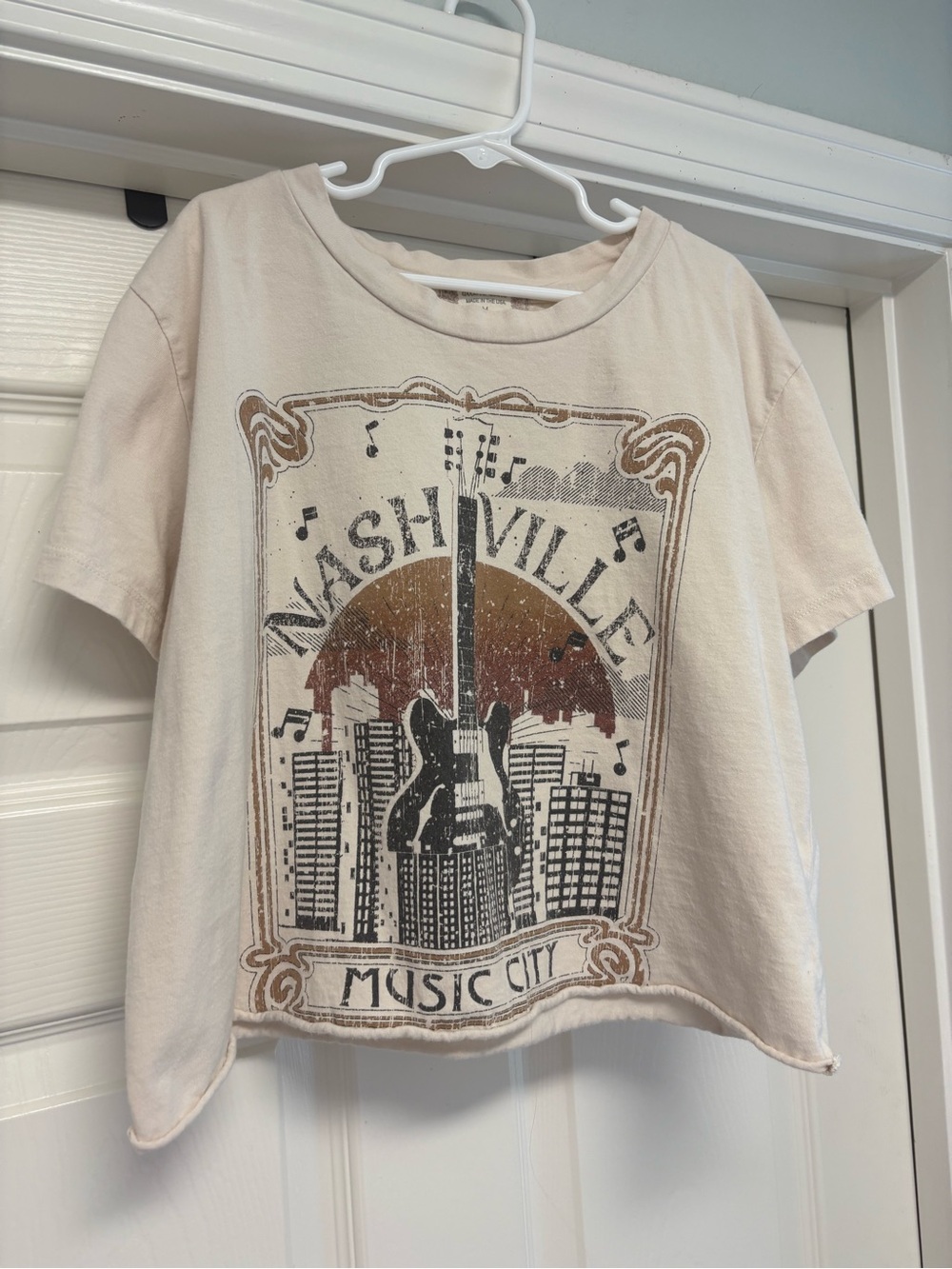 Altar’d State Nashville Music City Graphic Tee Cream Cropped Raw Hem medium USA